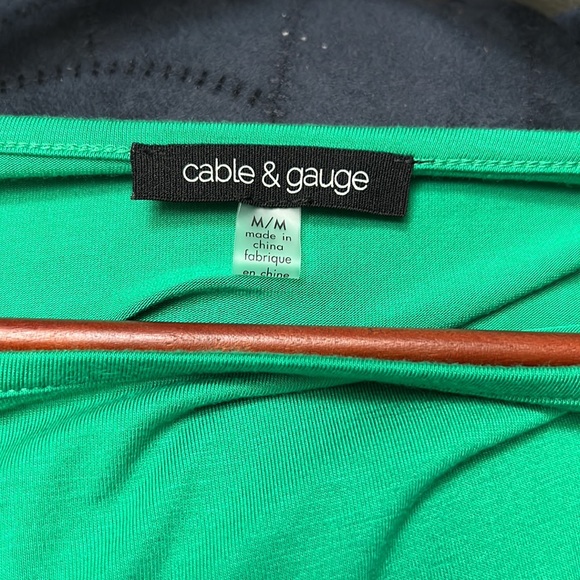 NWOT Cable & Gauge Green Cold Shoulder Top, Size M - Picture 5 of 6